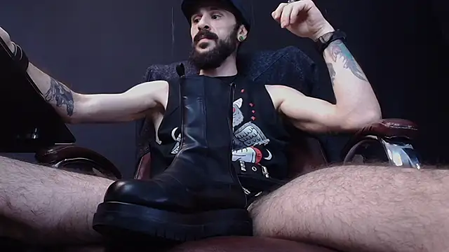 Snapshot of AxelColton chatting on 01.29.25 AxelColton online show from 01.29.25