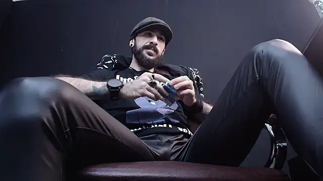 Snapshot of AxelColton chatting on 02.04.25 AxelColton online show from 02.04.25