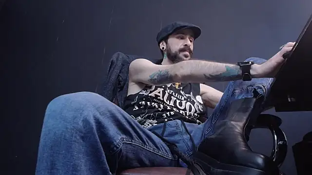 Snapshot of AxelColton chatting on 02.05.25 AxelColton online show from 02.05.25