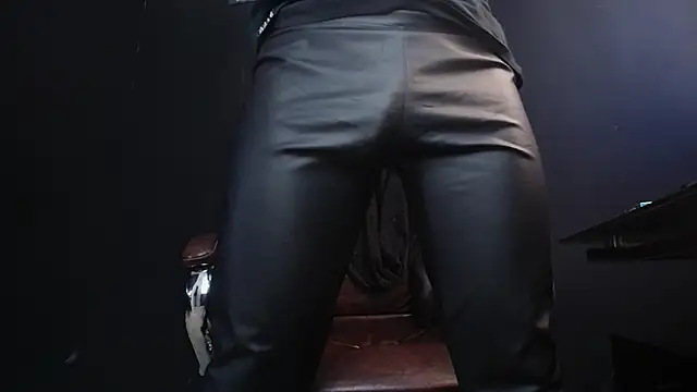 Snapshot of AxelColton chatting on 02.23.25 AxelColton online show from 02.23.25