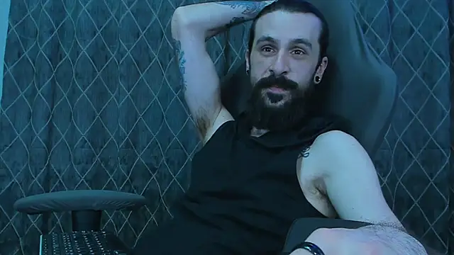 Snapshot of AxelColton chatting on 03.23.25 AxelColton online show from 03.23.25