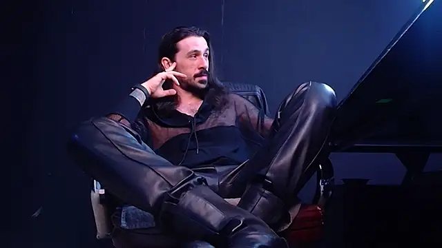 Snapshot of AxelColton chatting on 10.16.25 AxelColton online show from 10.16.25