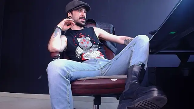 Snapshot of AxelColton chatting on 10.18.25 AxelColton online show from 10.18.25