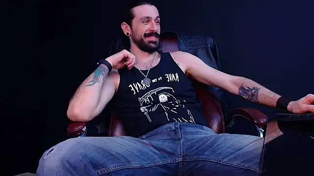 Snapshot of AxelColton chatting on 11.01.25 AxelColton online show from 11.01.25