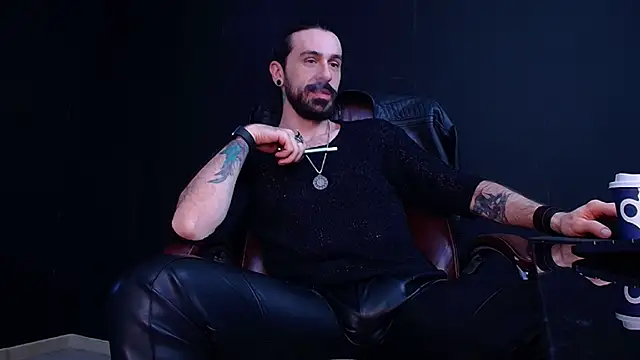 Snapshot of AxelColton chatting on 11.05.25 AxelColton online show from 11.05.25