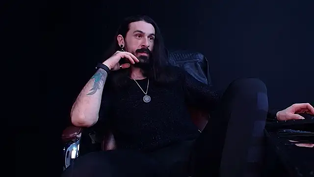 Snapshot of AxelColton chatting on 11.14.25 AxelColton online show from 11.14.25