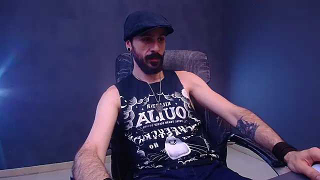 Snapshot of AxelColton chatting on 11.23.25 AxelColton online show from 11.23.25