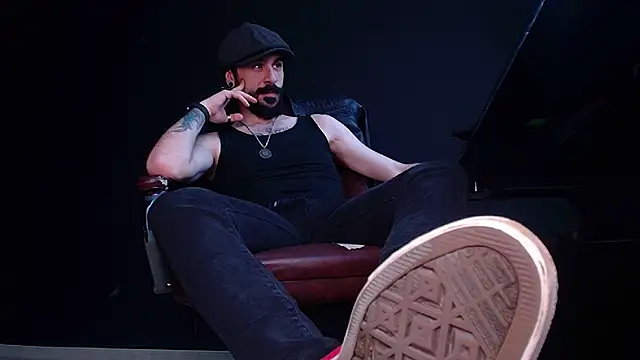 Snapshot of AxelColton chatting on 11.28.25 AxelColton online show from 11.28.25