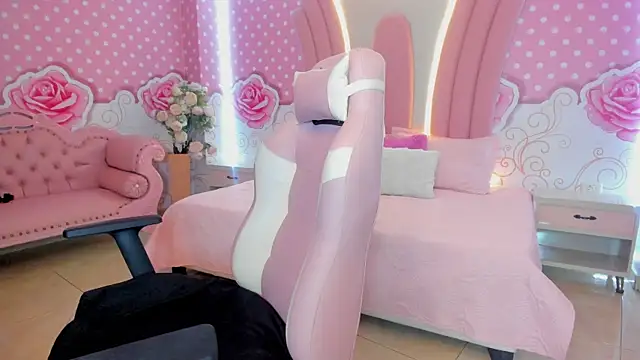 Snapshot of Lily_Martinez chatting on 02.08.25 Lily Martinez online show from 02.08.25