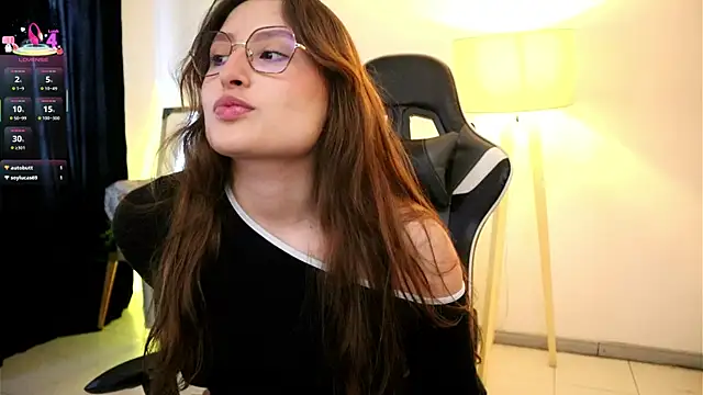 Daisha Riley online show from 10.07.25