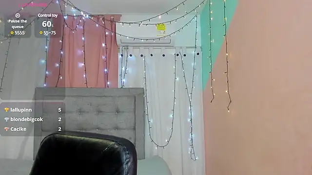 Snapshot of dani-lue chatting on 01.17.25 dani-lue online show from 01.17.25