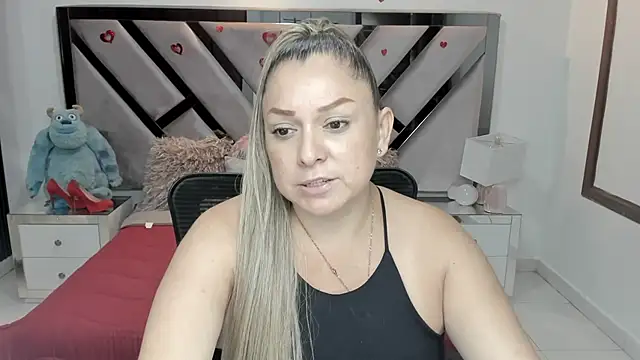 Snapshot of natalia5560 chatting on 11.01.25 natalia5560 online show from 11.01.25