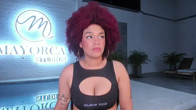 Snapshot of loladupont chatting on 02.11.26 loladupont online show from 02.11.26