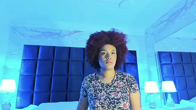 Snapshot of loladupont chatting on 02.25.26 loladupont online show from 02.25.26