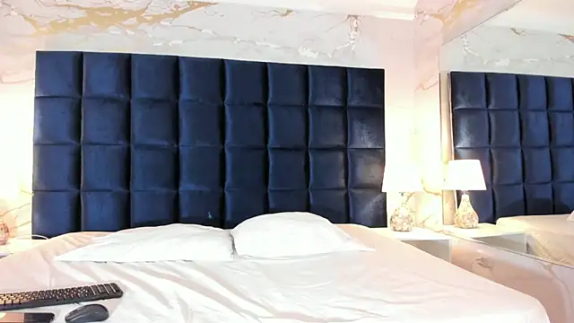 Snapshot of loladupont chatting on 02.27.26 loladupont online show from 02.27.26