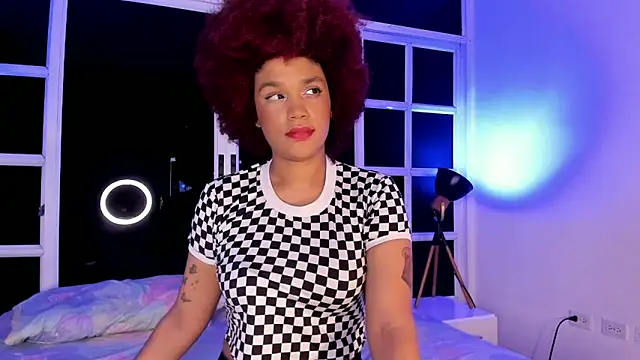 Snapshot of loladupont chatting on 05.05.26 loladupont online show from 05.05.26