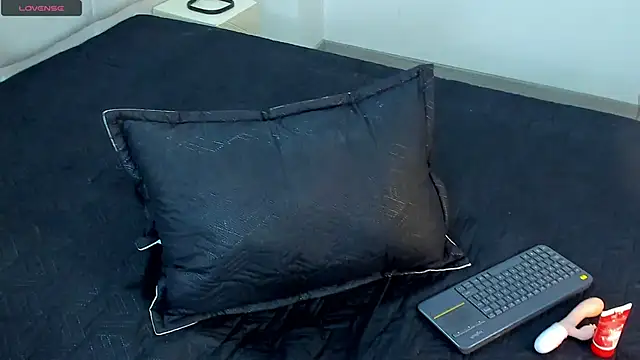 Snapshot of AbrilSonne chatting on 01.08.25 AbrilSonne online show from 01.08.25