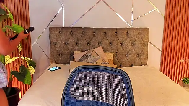 charlottee white online show from 01.08.26