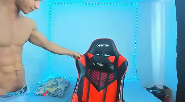 oliver thompsson7 online show from 02.05.25