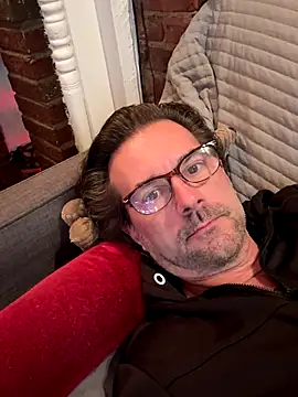 Johnny Bottoms online show from 12.17.25