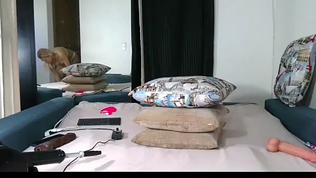 Carla-Bonny18 online show from 02.08.26