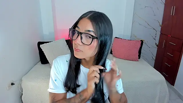 martina roldam online show from 06.04.26