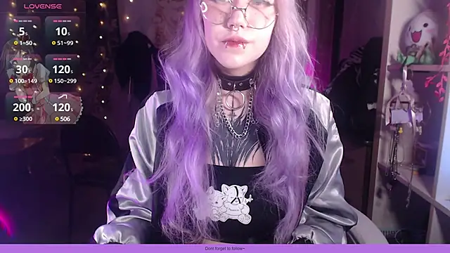 Snapshot of chloe_crystall_killer chatting on 03.18.25 chloe crystall killer online show from 03.18.25