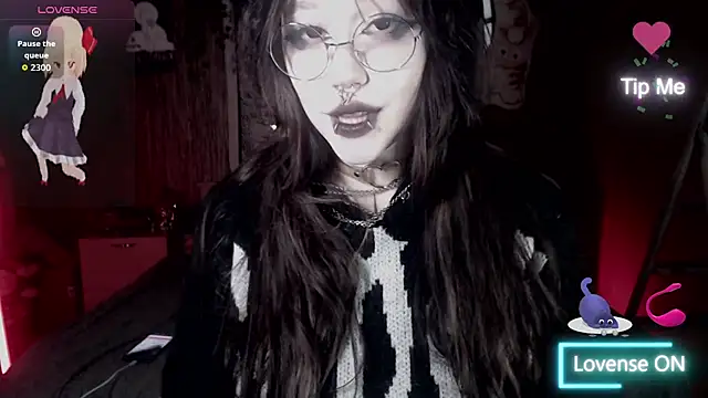 Snapshot of chloe_crystall_killer chatting on 10.18.25 chloe crystall killer online show from 10.18.25