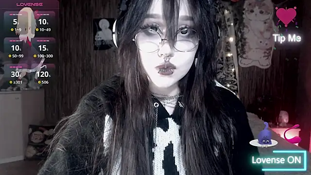 Snapshot of chloe_crystall_killer chatting on 10.25.25 chloe crystall killer online show from 10.25.25