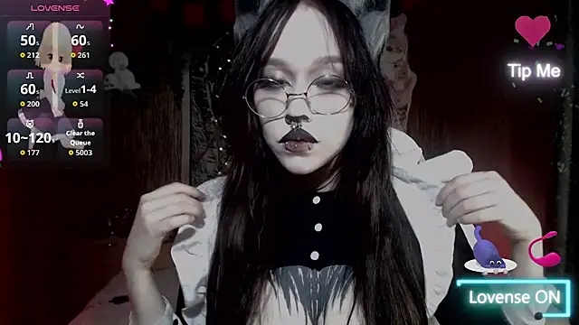 Snapshot of chloe_crystall_killer chatting on 10.31.25 chloe crystall killer online show from 10.31.25