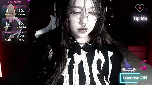 Snapshot of chloe_crystall_killer chatting on 11.08.25 chloe crystall killer online show from 11.08.25