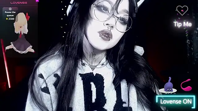 Snapshot of chloe_crystall_killer chatting on 11.16.25 chloe crystall killer online show from 11.16.25