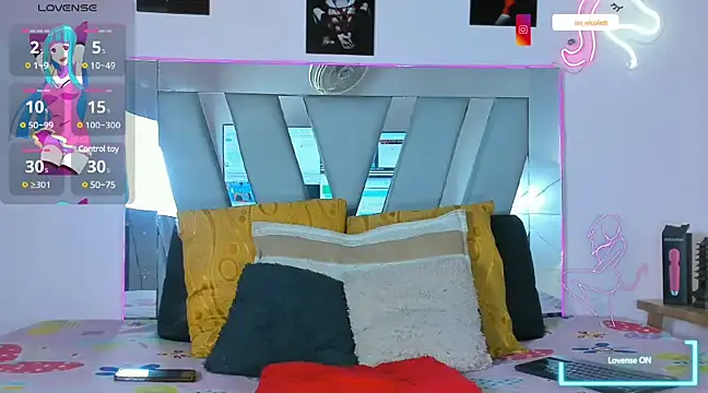 Snapshot of supradoll chatting on 03.17.25 supradoll online show from 03.17.25