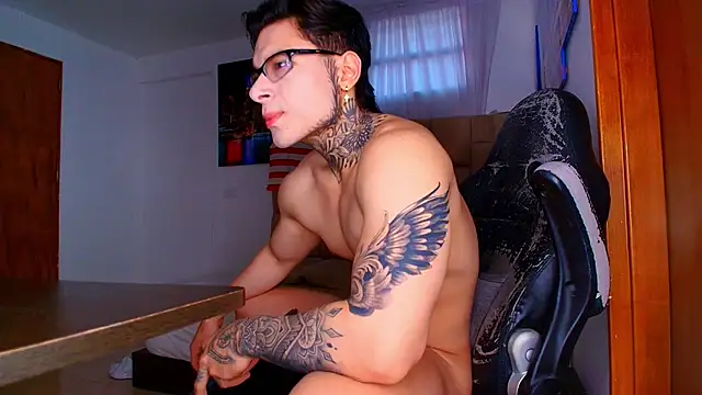 DennisWalkerr online show from 05.12.26