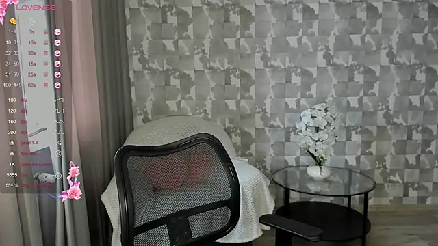 Snapshot of Lovely_Lure chatting on 01.14.25 Lovely Lure online show from 01.14.25