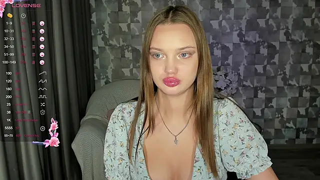 Snapshot of Lovely_Lure chatting on 01.27.25 Lovely Lure online show from 01.27.25