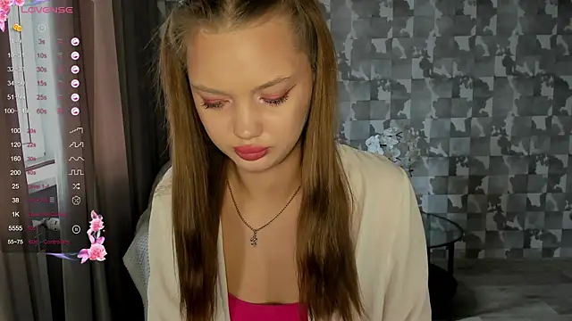 Snapshot of Lovely_Lure chatting on 01.31.25 Lovely Lure online show from 01.31.25