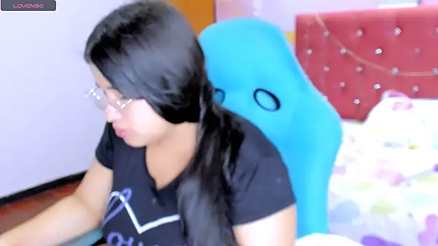 mia18 queen online show from 12.30.24