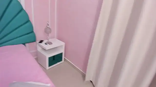 Daphne Fox  online show from 01.19.25