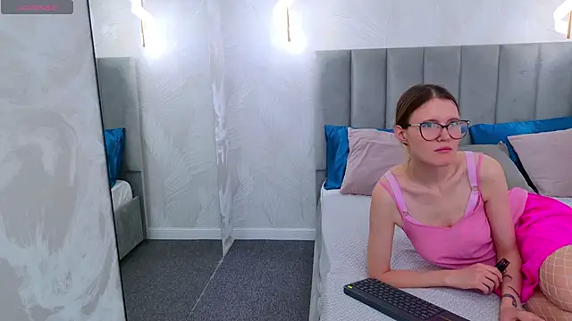 NellieLoyns online show from 01.19.25