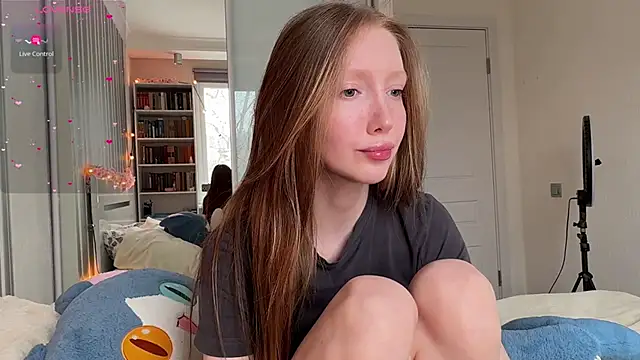 Awwwrora online show from 04.12.26