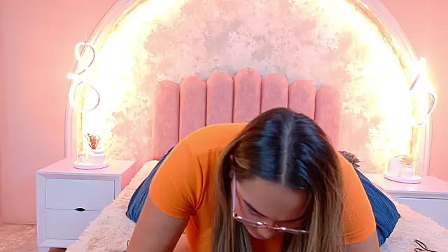 MiaLaurents online show from 03.26.26