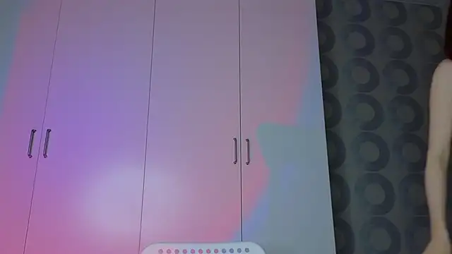 Cuteroxyfoxy online show from 01.07.25