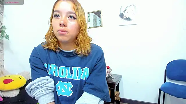 Snapshot of evelin_cloy_golden chatting on 12.28.24 evelin cloy golden online show from 12.28.24