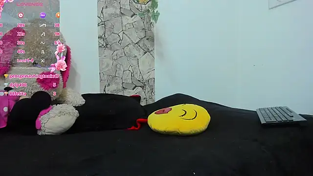 Snapshot of evelin_cloy_golden chatting on 12.30.24 evelin cloy golden online show from 12.30.24