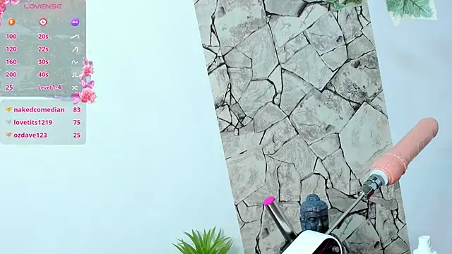 Snapshot of evelin_cloy_golden chatting on 01.08.25 evelin cloy golden online show from 01.08.25