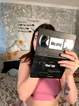 Snapshot of Sabrina_shells chatting on 10.05.25 Sabrina shells online show from 10.05.25