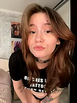 Snapshot of Sabrina_shells chatting on 10.11.25 Sabrina shells online show from 10.11.25