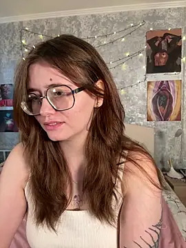 Snapshot of Sabrina_shells chatting on 11.14.25 Sabrina shells online show from 11.14.25