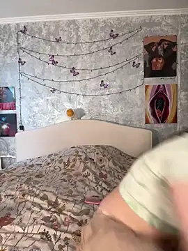 Snapshot of Sabrina_shells chatting on 12.05.25 Sabrina shells online show from 12.05.25